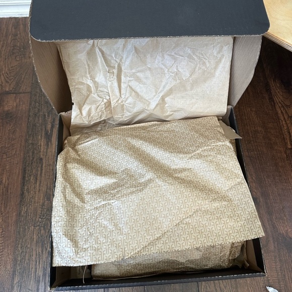 Frye | The Veronica Short Boot - Picture 10 of 10